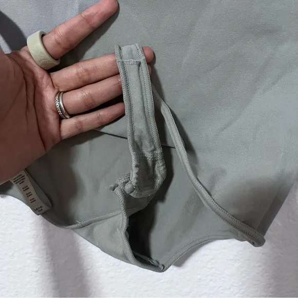 SKIMS Essential Long Sleeve Scoop Neck Thong Bodysuit Light Grey Sz Small - Picture 6 of 7